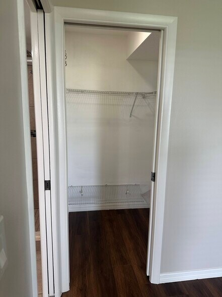 Building Photo - 4520 Bear Lake Ct