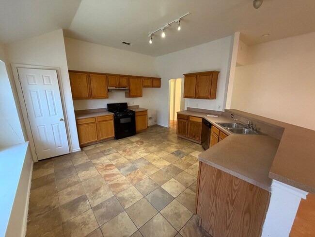 Building Photo - 1005 Chelsea Dr