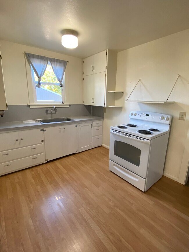 Building Photo - e2607