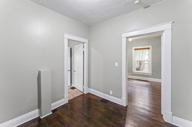 Building Photo - Coming Soon!! Charming 2-Bedroom Home!