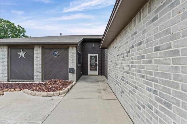 Building Photo - 21311 Golden Dove Dr