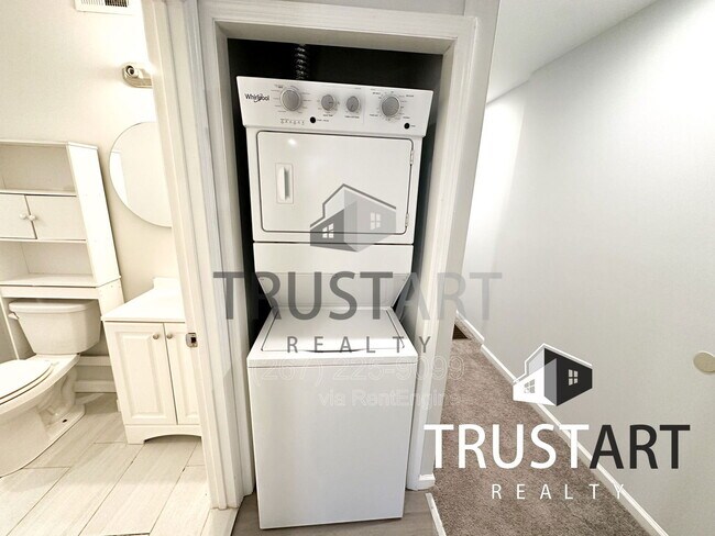 Building Photo - 2404 W Thompson St