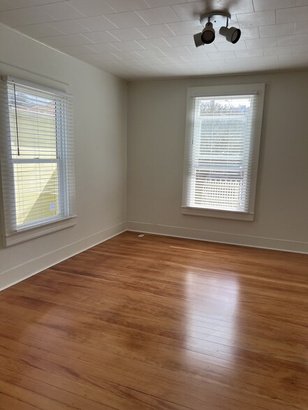 Living room - 557 Washington St