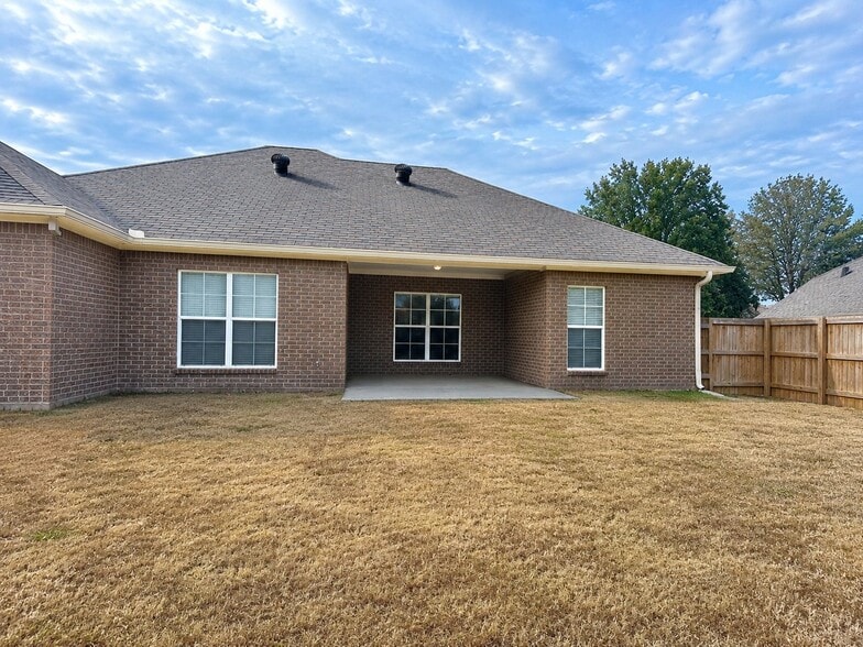 Building Photo - 131 Kenzie Dr