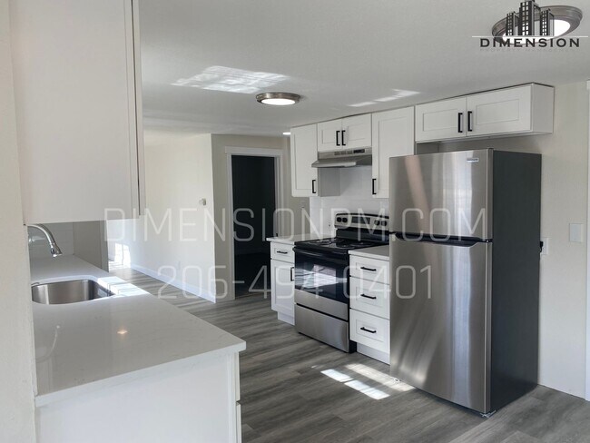 Building Photo - 1310 Poindexter Ave W