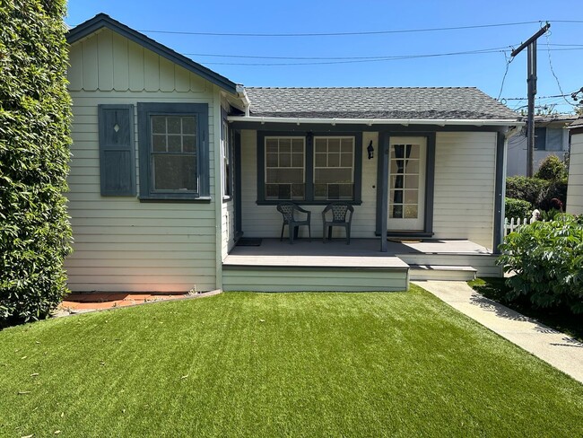 Primary Photo - Charming Burlingame Cottage with Private Yard