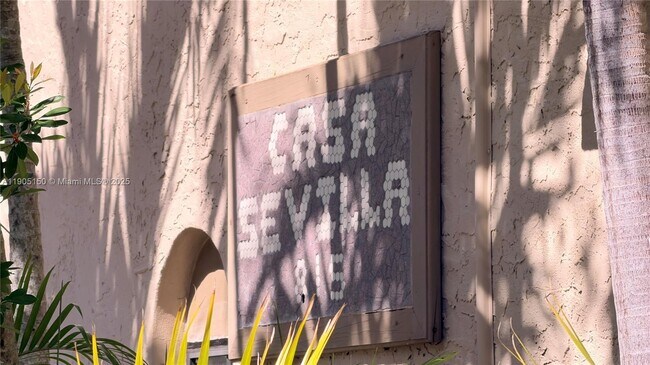 Building Photo - 815 NE 28th St