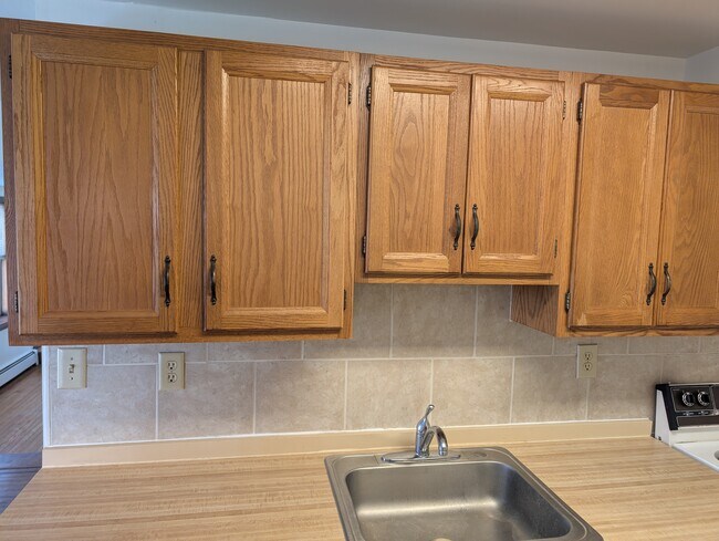 Kitchen cabinets - 3901 James St