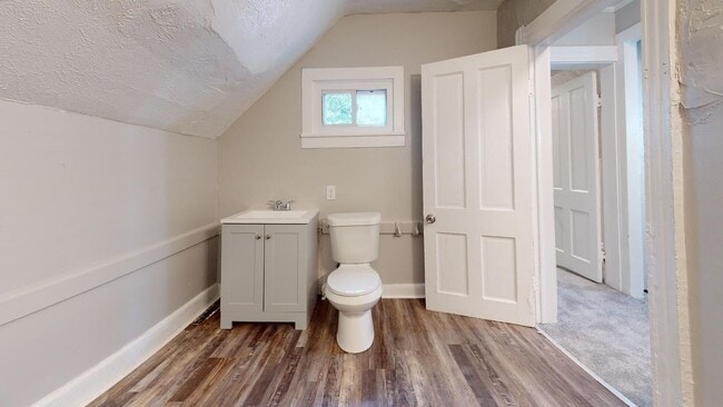 Building Photo - Huge 4 Bedroom Single Family House - almost 1500 SQ FT!