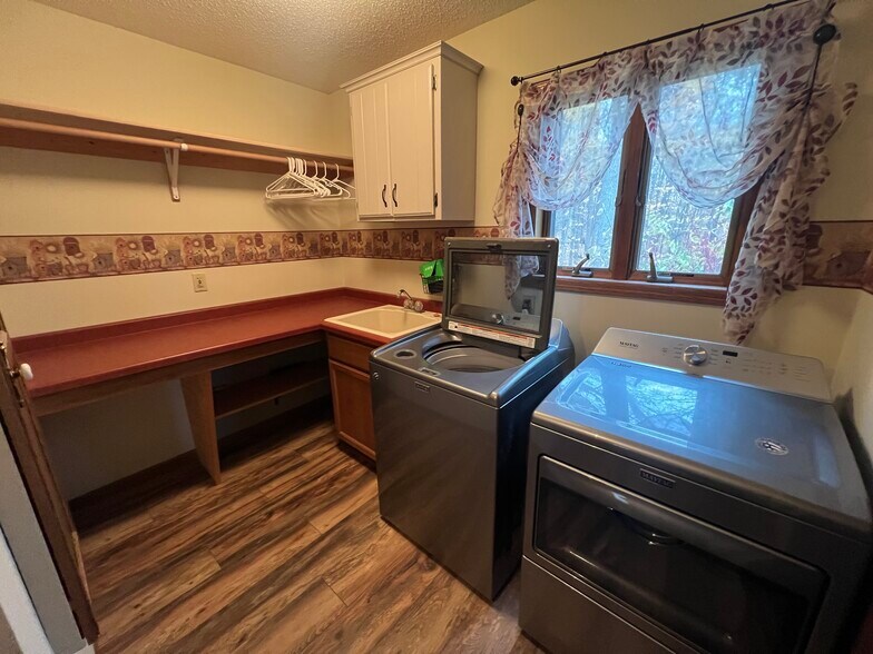 Building Photo - 2477 28 1/2 St