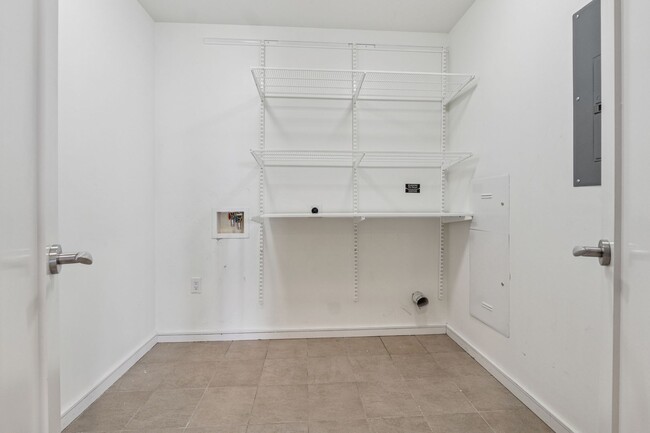 Building Photo - Luxury Living in Buckhead!