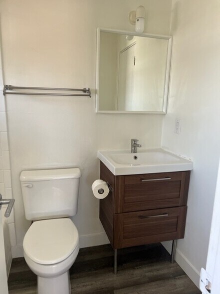 Building Photo - 746 W Turney Ave, Apt 8