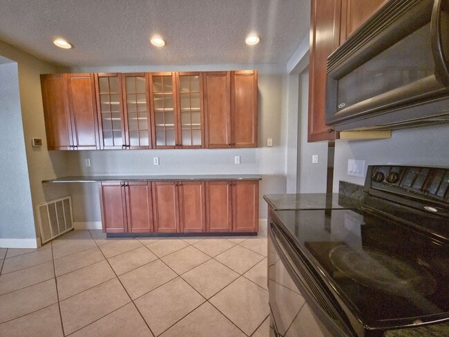 Building Photo - Glimpse Lake Minneola from the heart of do...