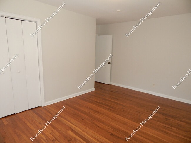 Building Photo - 392 Cairo St NW