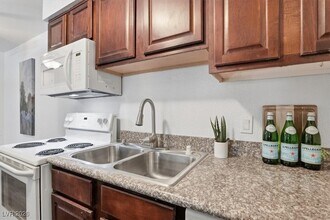 Building Photo - 2606 S Durango Dr