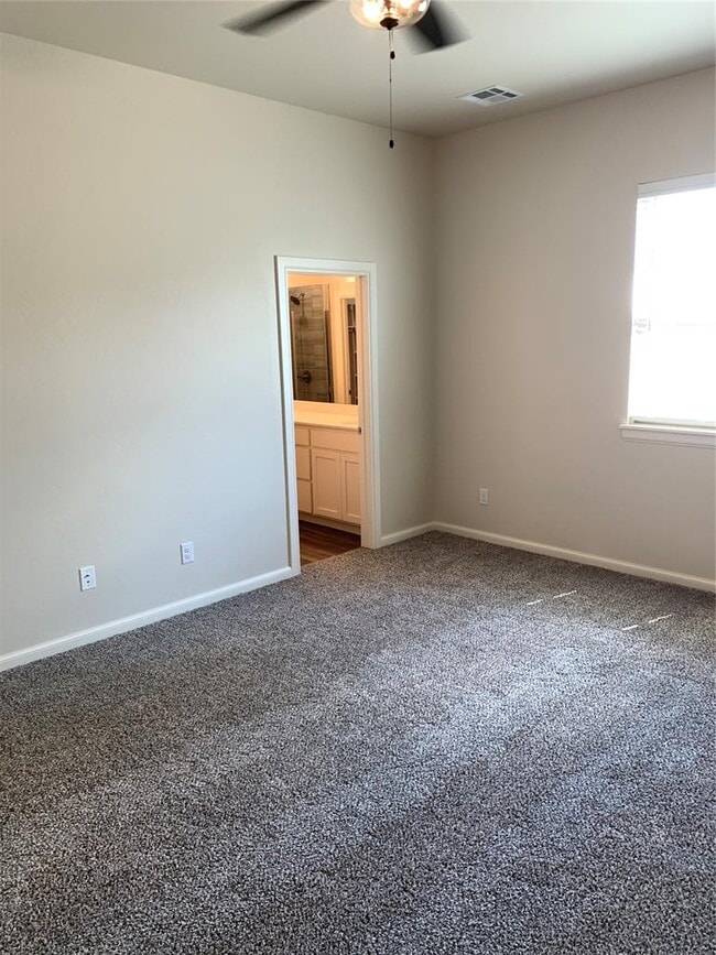 Building Photo - 3215 Enclave Pl