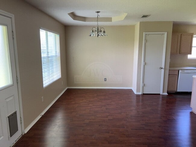 Building Photo - 3308 Lakecrest Dr