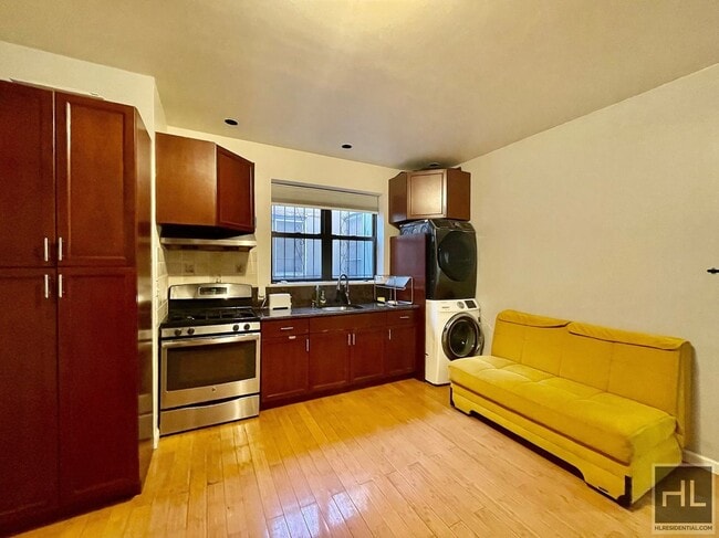 Building Photo - NO FEE Two bedroom in Prime Location on Di...