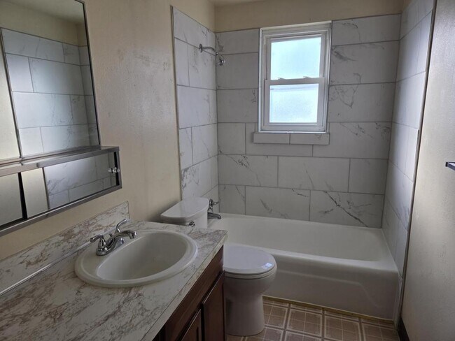 Building Photo - 1520 Stuart St