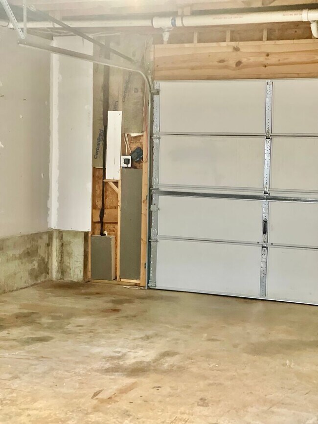 Building Photo - Beautiful Brick Ranch with basement