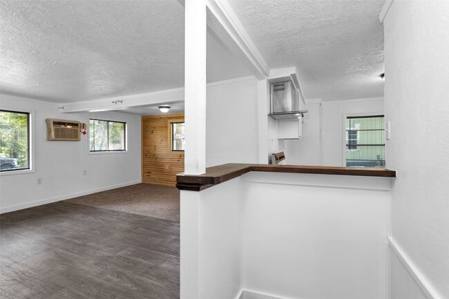 Building Photo - 5683 Cessna Dr