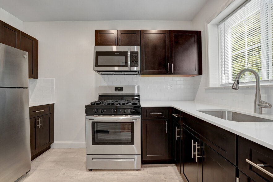 Building Photo - Mayflower Apartments