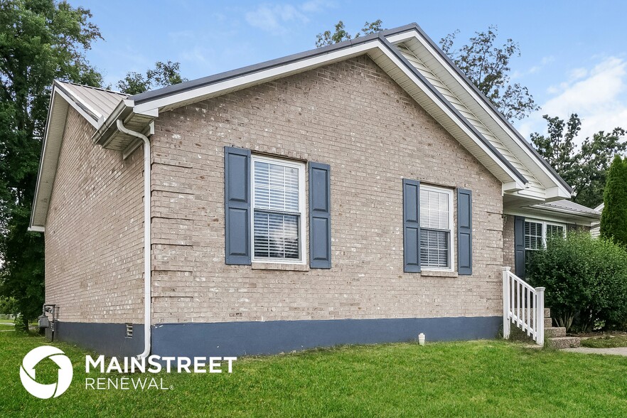 Building Photo - 523 River Oaks Dr