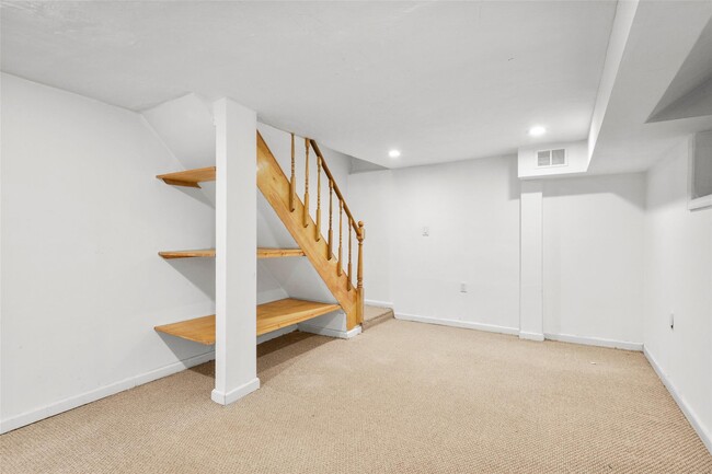 Building Photo - 721 Forest Ave