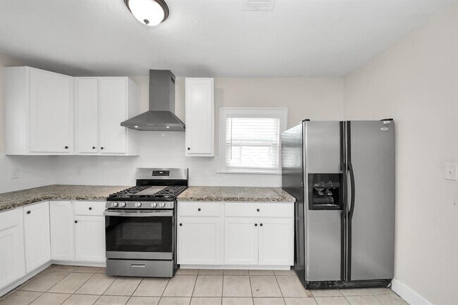 Building Photo - 2622 Rosedale St