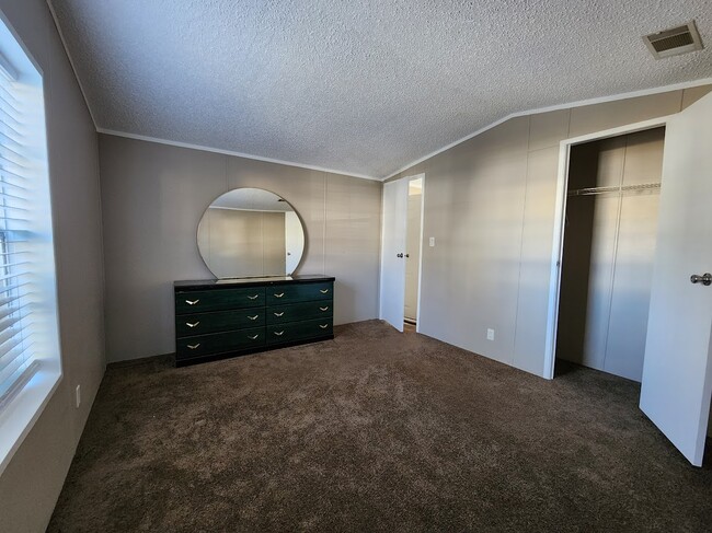 Building Photo - 167 Mae St