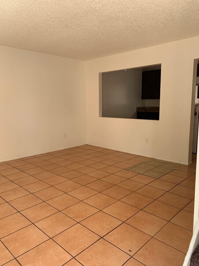 Building Photo - MI3616