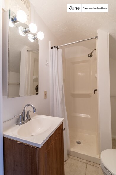 Building Photo - Room in Shared 4 bed/4 bath home in East Cambridge