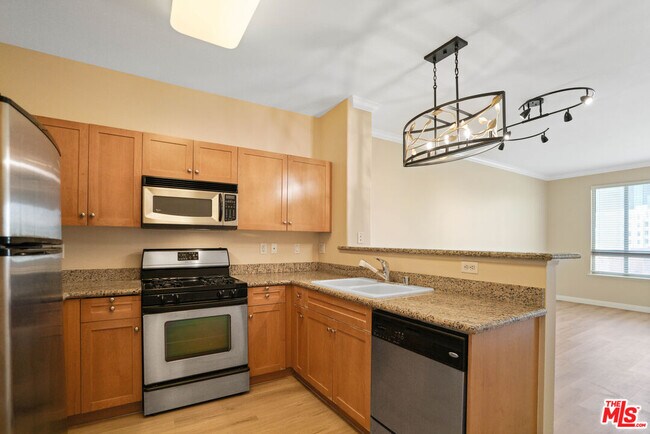 Building Photo - 100 S Alameda St