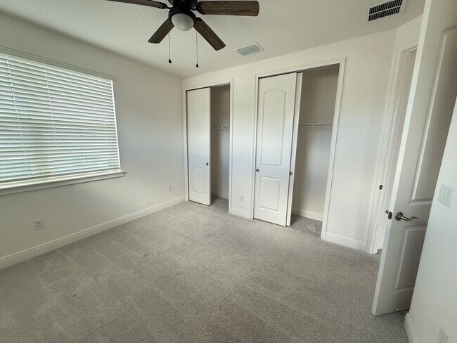 Building Photo - 5/4 spacious Saint Cloud Home