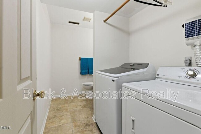 Building Photo - 1200 Boxwood Ln