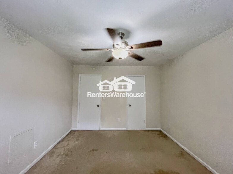 Building Photo - 1074 Bland St