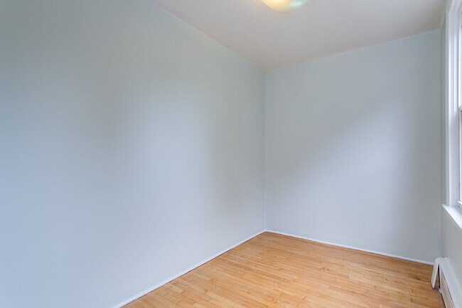 Building Photo - 2650 N Saint Louis Ave