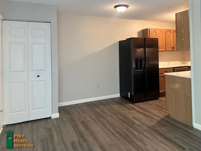 Building Photo - Recently Remodeled 1 Bedroom Condo