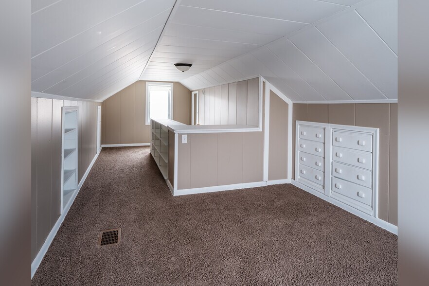 Upstairs Storage - 418 18th Ave SW