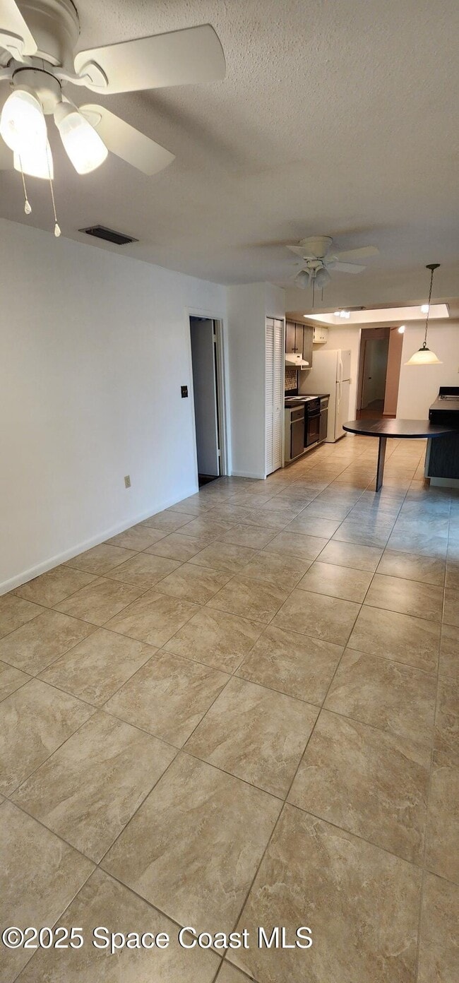 Building Photo - 109 Vía Havarre