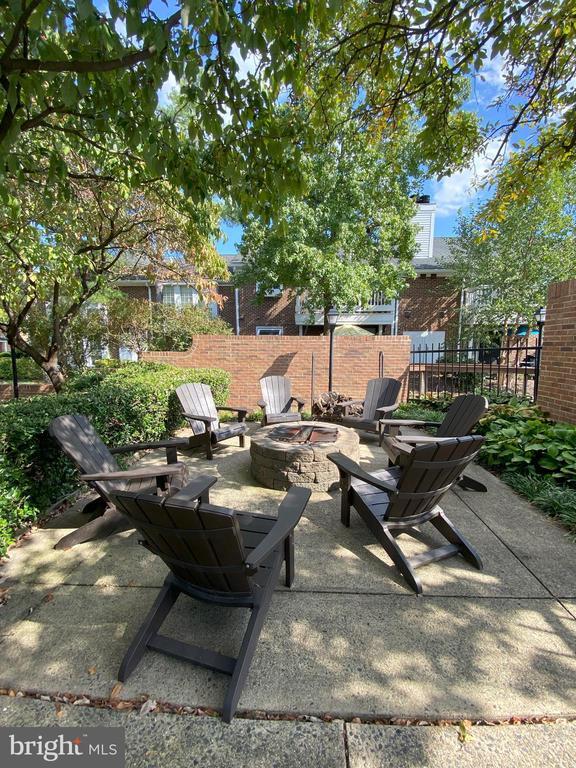 Building Photo - 2510 S Arlington Mill Dr