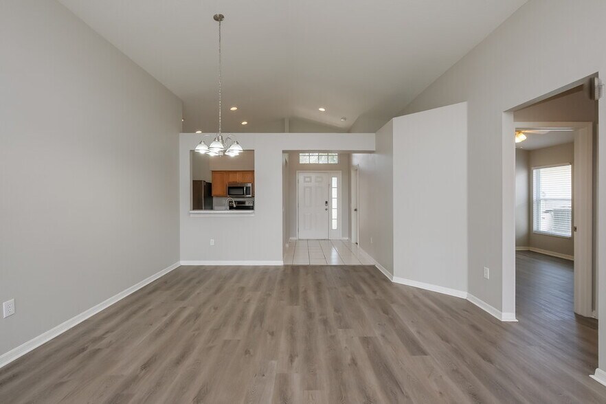Building Photo - 927 Ridge Haven Dr