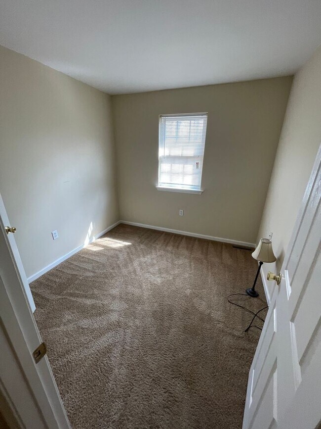 Building Photo - 659 Rockwood Dr