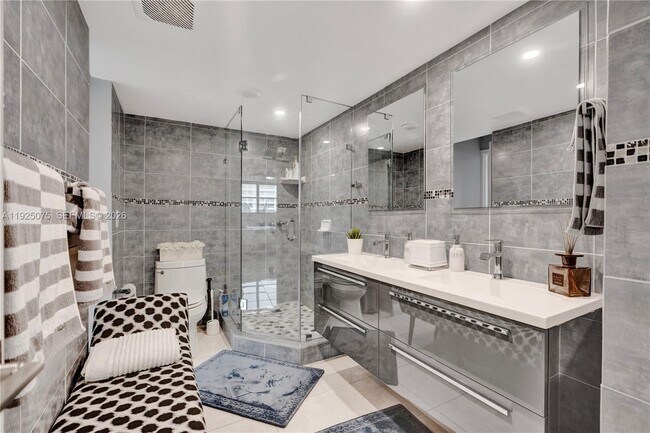 Building Photo - 9273 Collins Ave