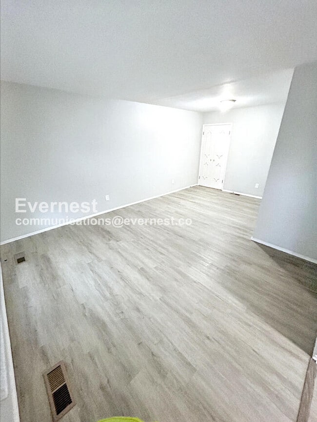 Building Photo - 12465 Shoreside Dr