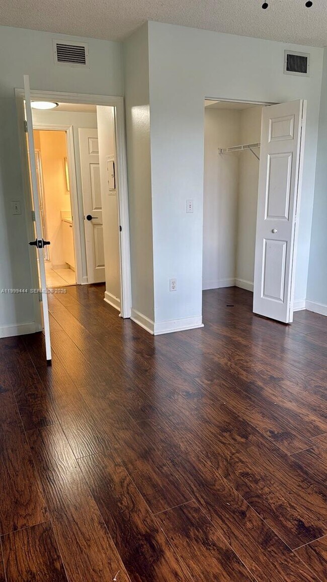 Building Photo - 2201 W Preserve Way