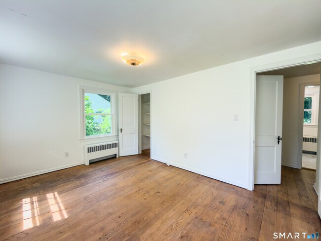 Building Photo - 19 Armory St
