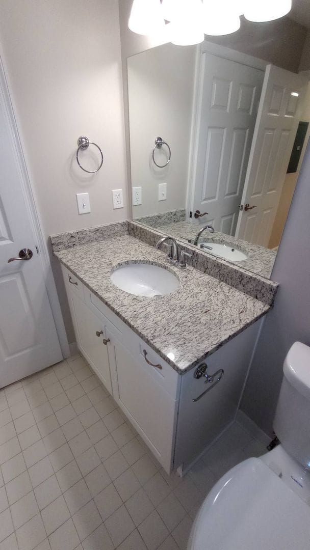 Building Photo - Remodeled 1 Bed 1 bath Condo Near Campus