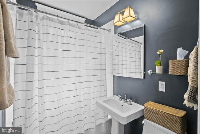 Building Photo - 23 E Walnut St