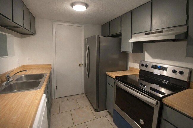 Building Photo - 1016 Fieldwood Dr
